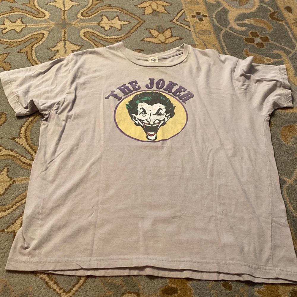 DC comics THE JOKER T-SHIRT L? $15